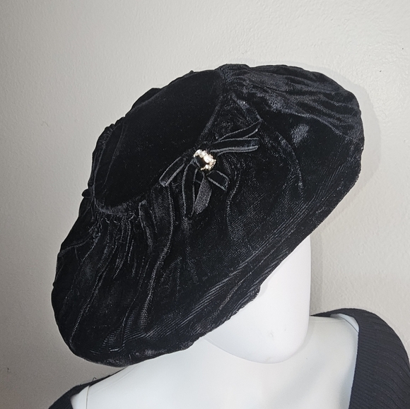 Women's Hat - Picture 11 of 15